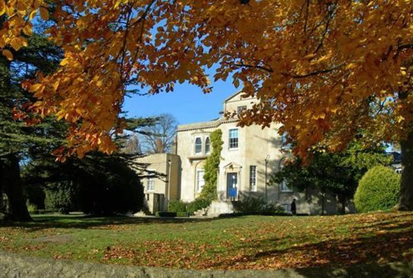 Headington, Oxford, An Entire 2bed, Free Wi-fi, Free Parking *