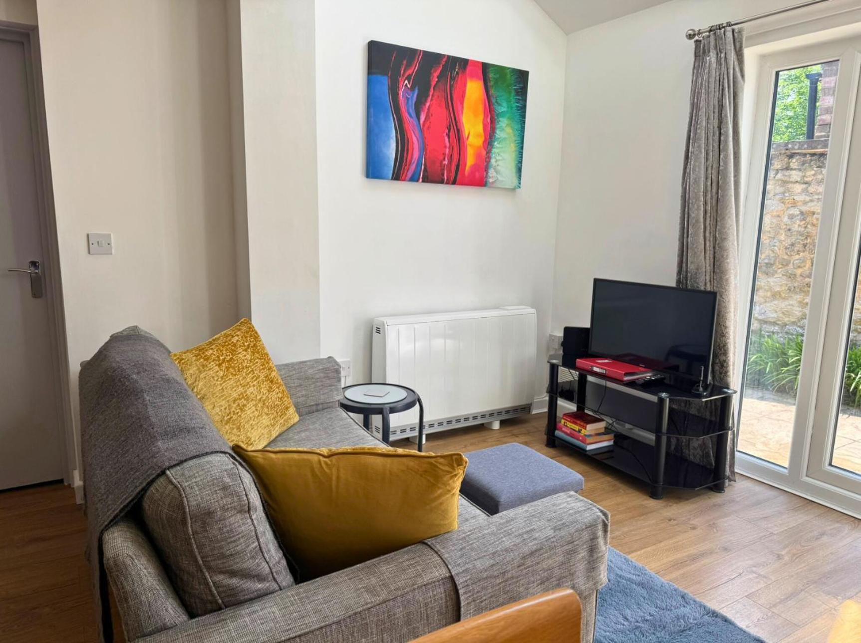 Headington, Oxford, An Entire 2bed, Free Wi-fi, Free Parking Appartement *