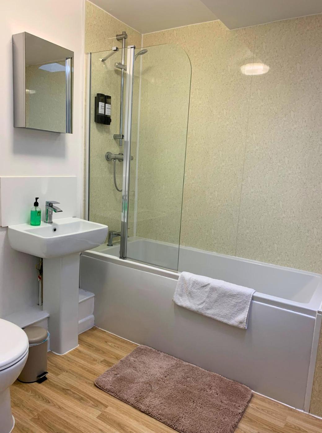 Headington, Oxford, An Entire 2bed, Free Wi-fi, Free Parking Appartement *